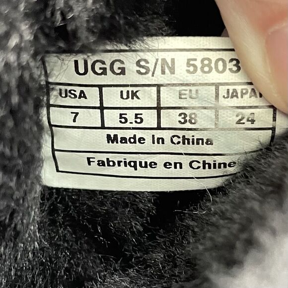 Ugg Australia Bailey Button 5803 Black Suede Sheepskin Boots Women’s Size 7 - Picture 10 of 12